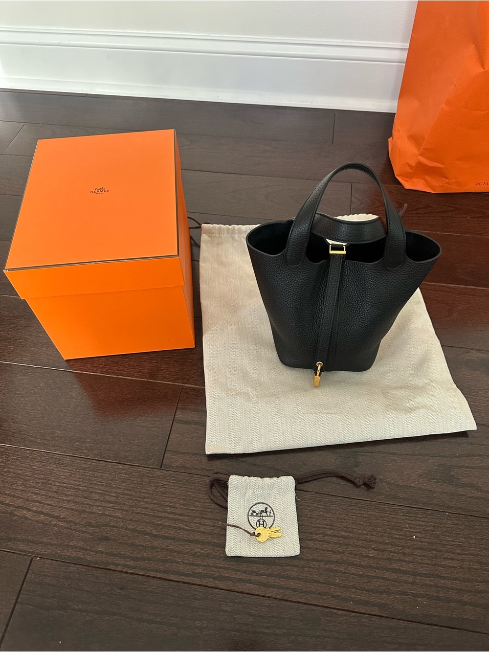 Hermes Picotin 18 Noir - Picture 11 of 12